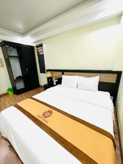 Standard King Room — Tom's Hotel